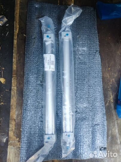 Пневмоцилиндр PC95SDB32-400-XLN01