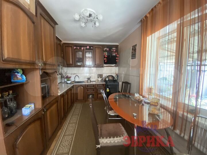 Дом 186 м² на участке 8 сот.