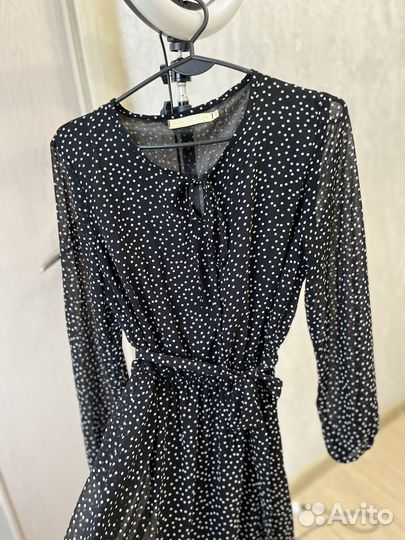 Шифоновое черное платье в горох