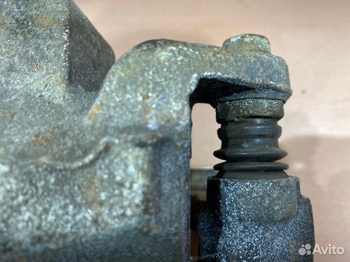 Суппорт передний правый Nissan Teana Altima L33