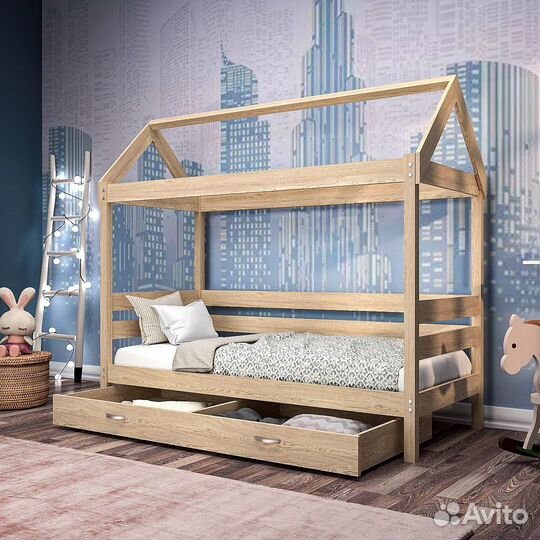 Кровать домик из дерева