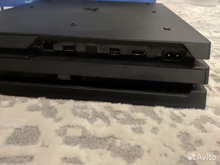 PS4 Pro 1Tb 7208B+2 джоя+60 игр
