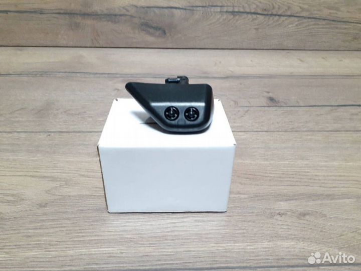 Омыватель фар правый Freelander 2 L359 LR003850