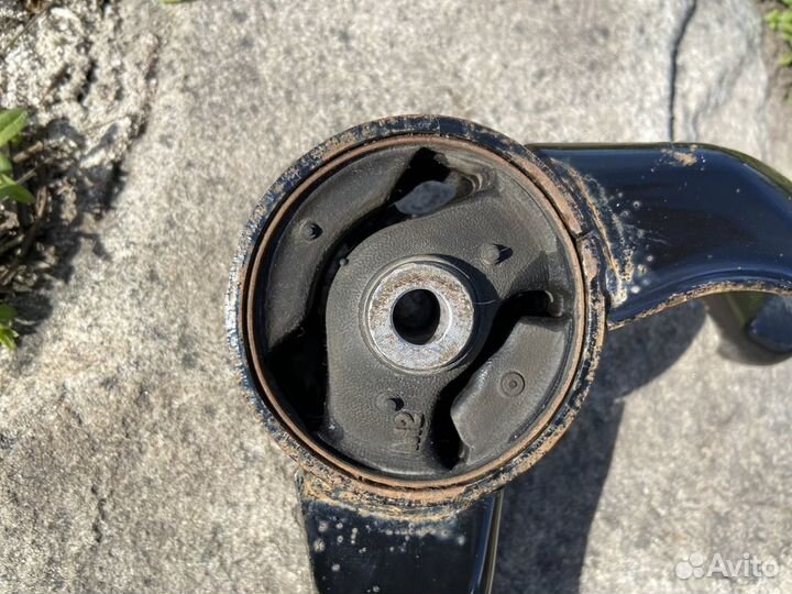 Опора двигателя задняя Лансер 10