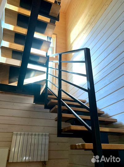 Лестница на металлокаркасе на 180 градусов