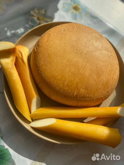 Сыр копчёный и сыр адыгейский