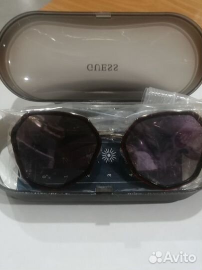 Солнцезащитные очки женские Guess