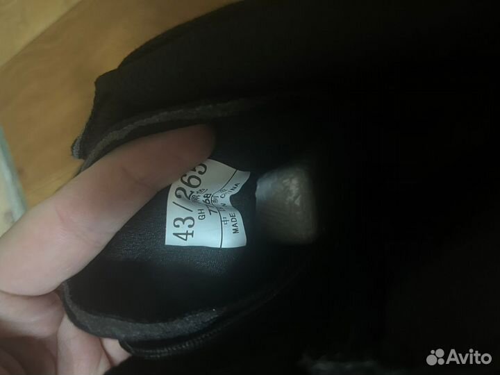 Balenciaga Strike boots type на руках