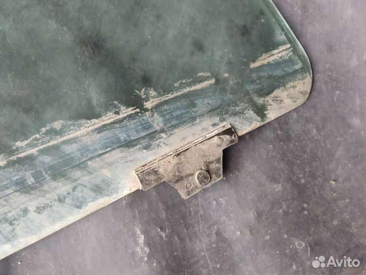 Стекло переднее правое Dodge Caravan 4