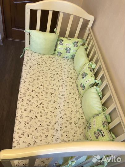 Детская кроватка с матрасом