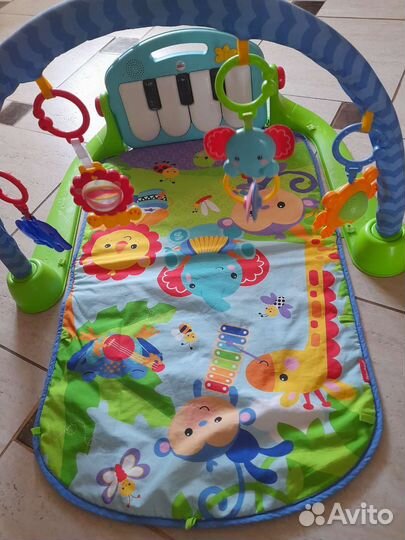 Развивающий коврик fisher price с пианино
