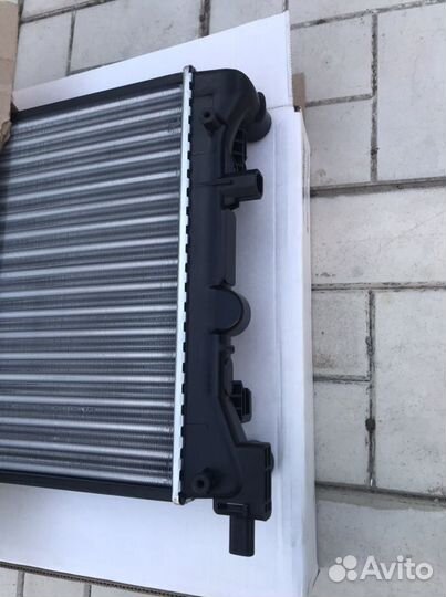 Радиатор охлаждения Поло седан Шкода Рапид Фабия