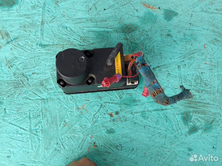 Компрессор центрального замка Audi 100 C4 45 4A086