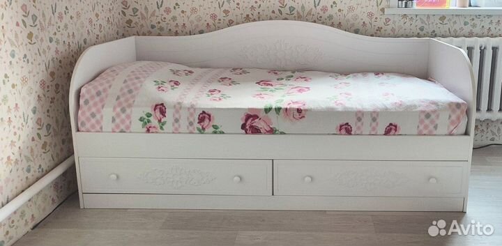 Кровать с матрасом