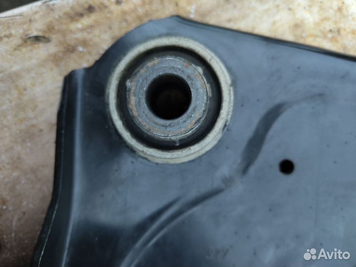 Передний рычаг Рено меган