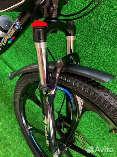 Велосипед на литых дисках BMW