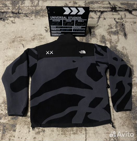 Шерпа The North Face x Kaws Оригинал