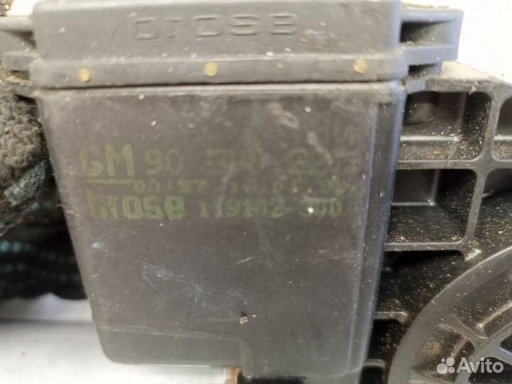 Моторчик переднего левого стеклоподъемника