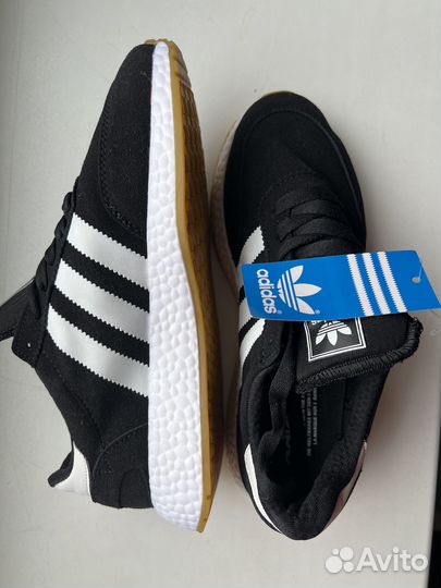 Кроссовки adidas