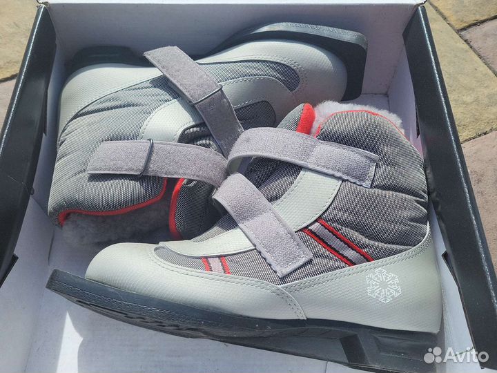 Лыжные ботинки