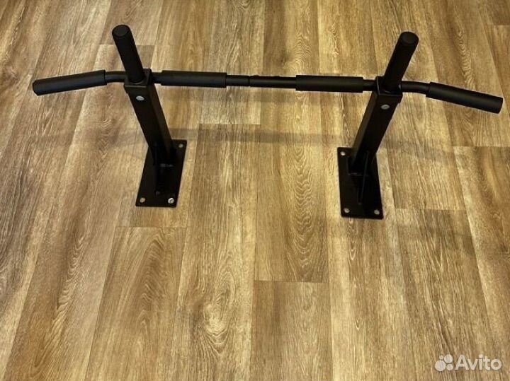 Турник настенный