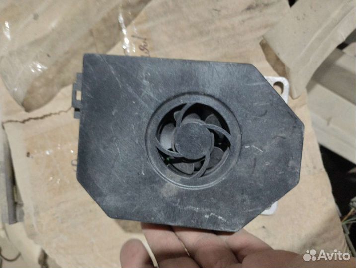 Усилитель сабвуфера Harman/Becker. Мерседес