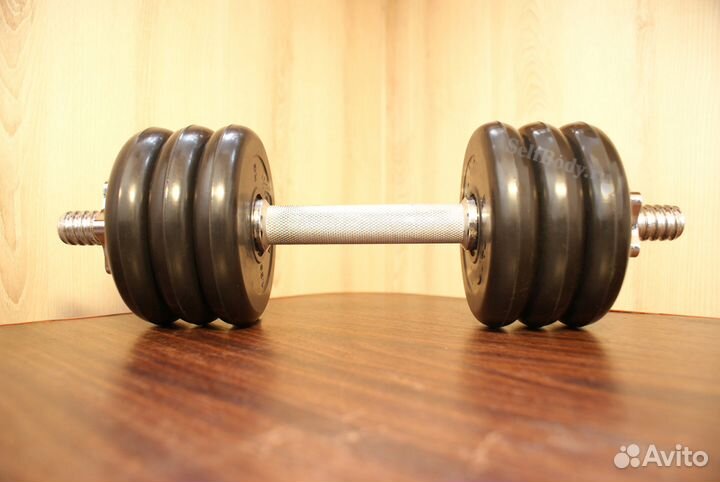 9.5 килограммов. Разборная гантель. Обрезиненная