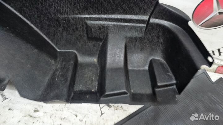 Обшивка багажника на Mercedes-Benz W123