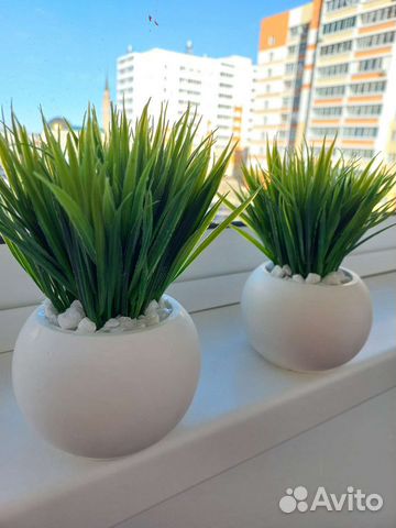 Искусственные растения в горшках