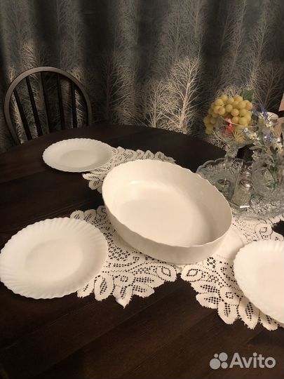 Большое блюдо для запекания и 3 тарелки