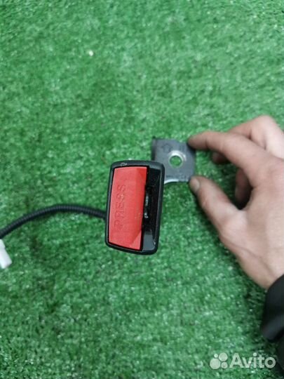 Замок ремня безопасности задний Kia Ceed хетчбэк