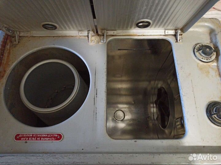 Советская стиральная машина. Полурабочее состояние