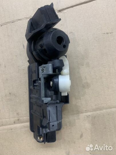 Ручка открывания багажника W211