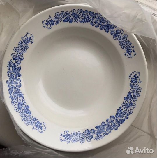 Тарелки фаянсовые новые для дома и дачи