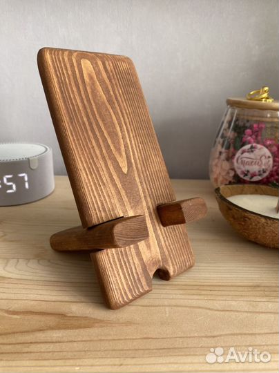 Подставка для телефона из дерева