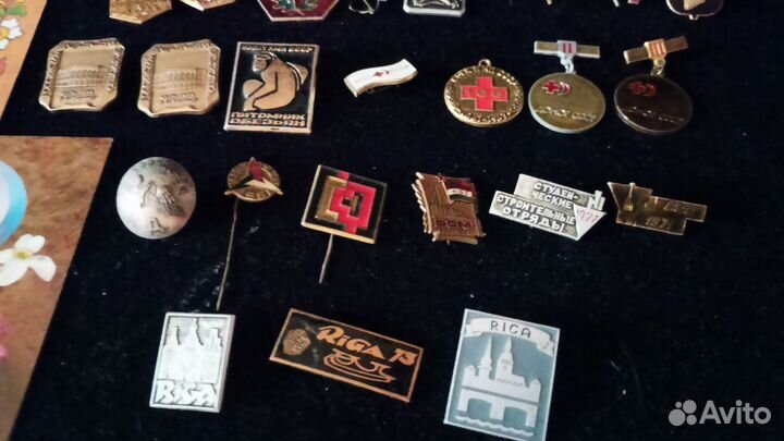 Открытки, блокноты, альбомы, значки