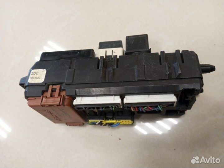 Блок предохранителей Mitsubishi Carisma седан 4G92