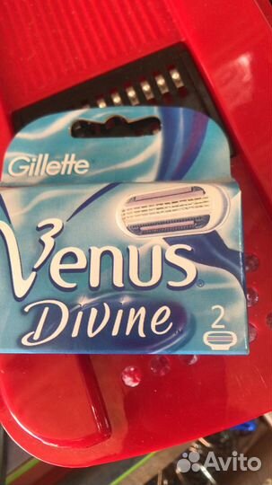 Женские бритвенные кассеты Gillette Venus divine