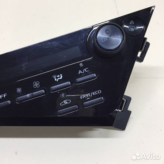 Блок управления климатической установкой Toyota Ca