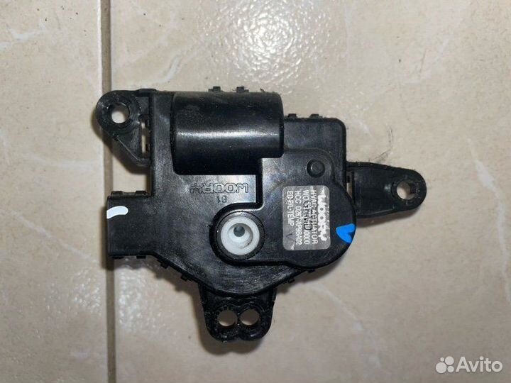 Моторчик заслонки отопителя Kia Ceed D4FB 2011