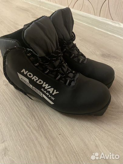 Лыжные ботинки