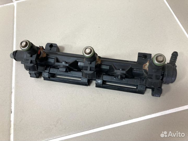 Топливная рампа с форсунками Skoda Fabia 1,2 cgpa