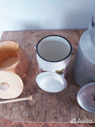 Продаются бидон алюминиевый 10л.,и эмал 3л. Торг