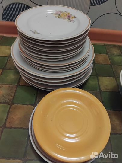 Набор тарелок, блюдца, салатник