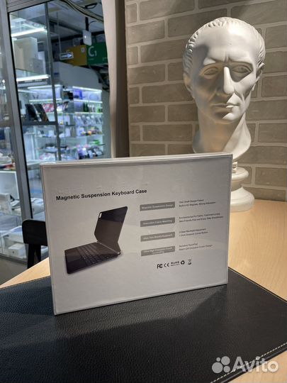 Клавиатура Magic Suspension Keyboard Case для iPad