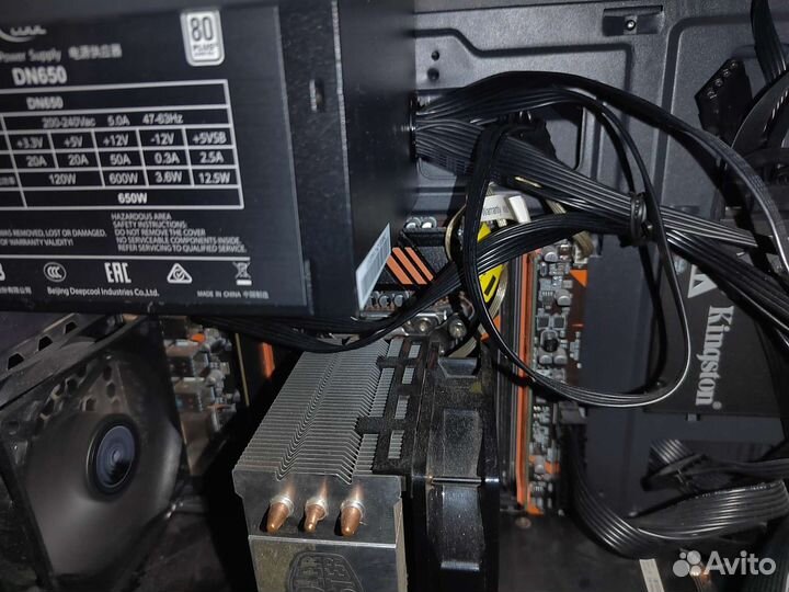 Материнская плата с процессором и памятью