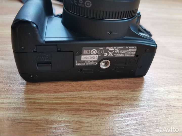 Зеркальный фотоаппарат Canon 1000d kit