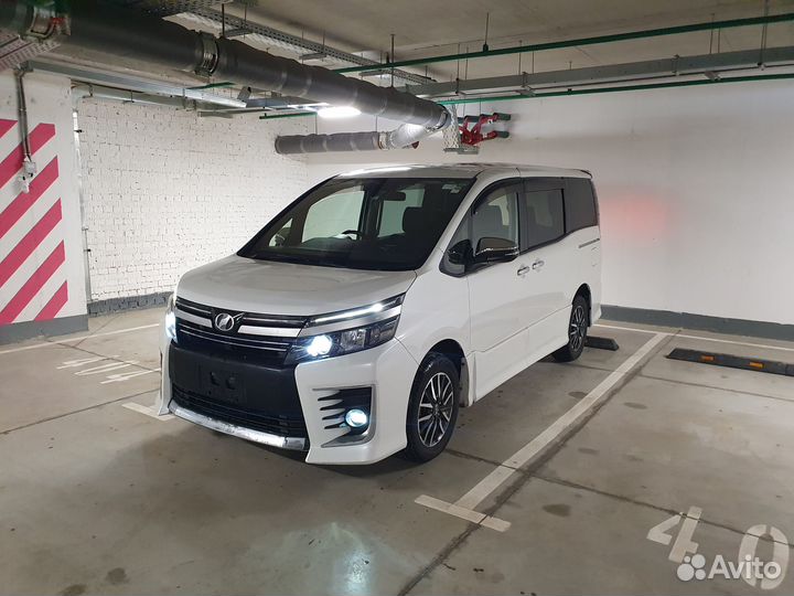 Toyota Voxy 2.0 CVT, 2017, 67 958 км