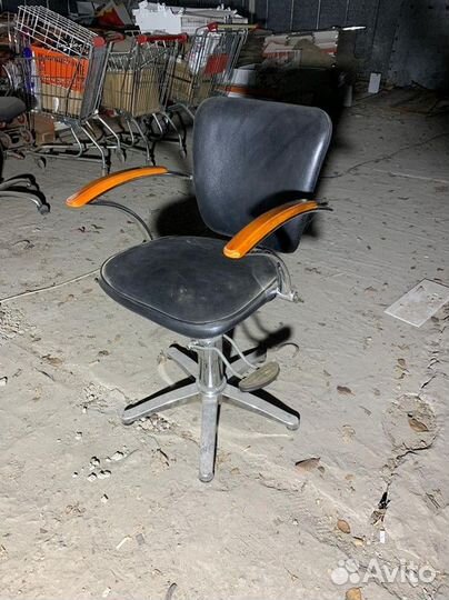 Парикмахерское кресло бу