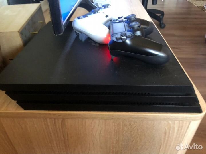 Playstation 4 Pro 1Tb (Cuh-7208B)